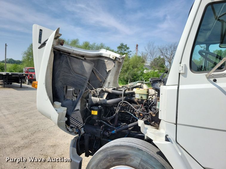 image for item JO9173 1997 Freightliner FL70  flatbed truck