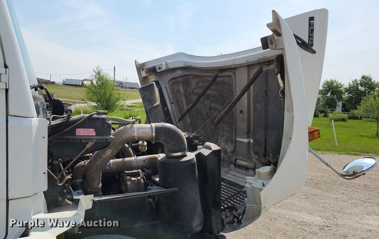 image for item JO9173 1997 Freightliner FL70  flatbed truck