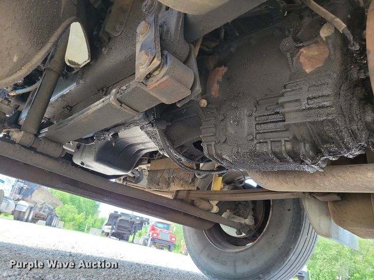 image for item JO9173 1997 Freightliner FL70  flatbed truck