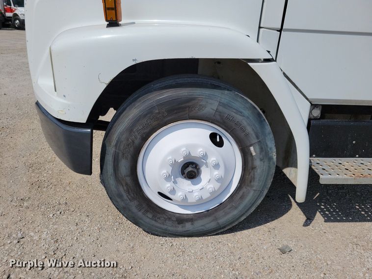 image for item JO9173 1997 Freightliner FL70  flatbed truck