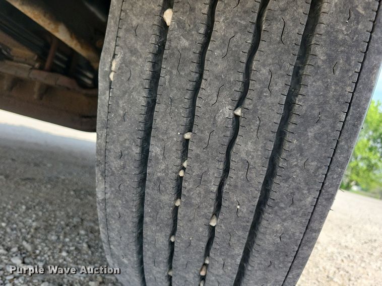 image for item JO9173 1997 Freightliner FL70  flatbed truck