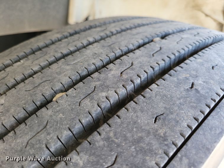 image for item JO9173 1997 Freightliner FL70  flatbed truck