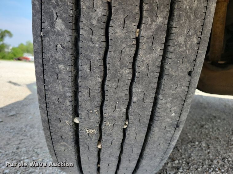 image for item JO9173 1997 Freightliner FL70  flatbed truck