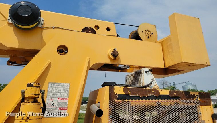 image for item JO9174 2009 Broderson RT-300-2E  crane