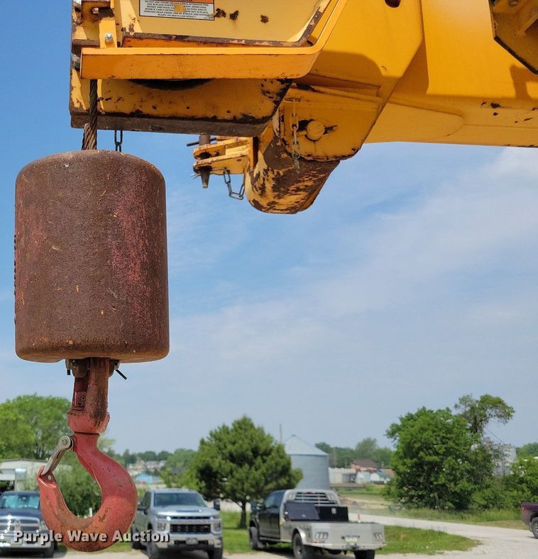 image for item JO9174 2009 Broderson RT-300-2E  crane