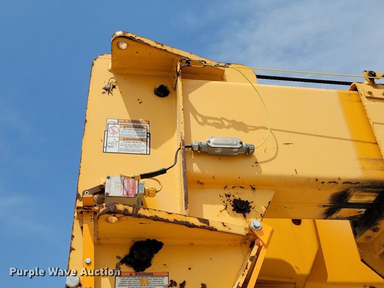 image for item JO9174 2009 Broderson RT-300-2E  crane