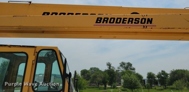 image for item JO9174 2009 Broderson RT-300-2E  crane