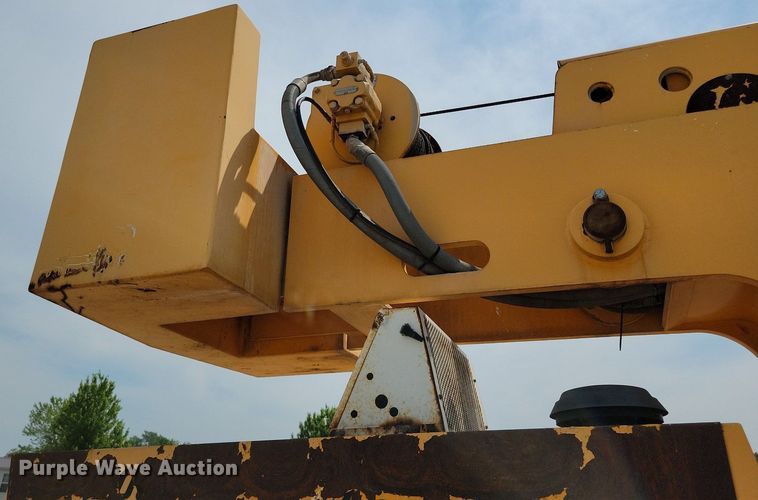 image for item JO9174 2009 Broderson RT-300-2E  crane