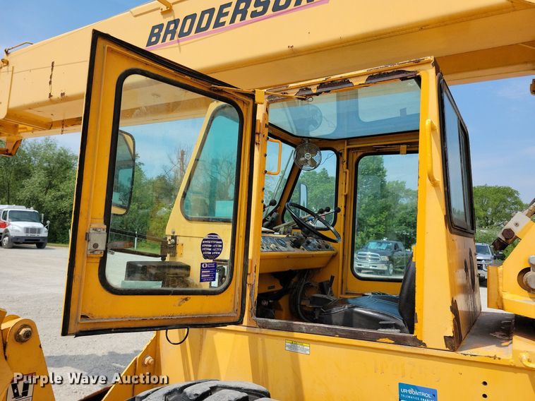 image for item JO9174 2009 Broderson RT-300-2E  crane