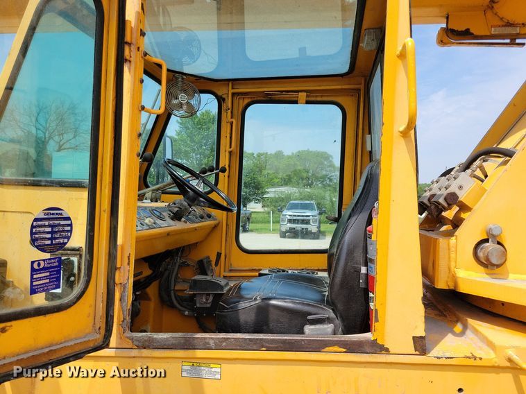 image for item JO9174 2009 Broderson RT-300-2E  crane