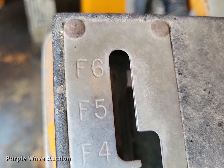 image for item JO9174 2009 Broderson RT-300-2E  crane