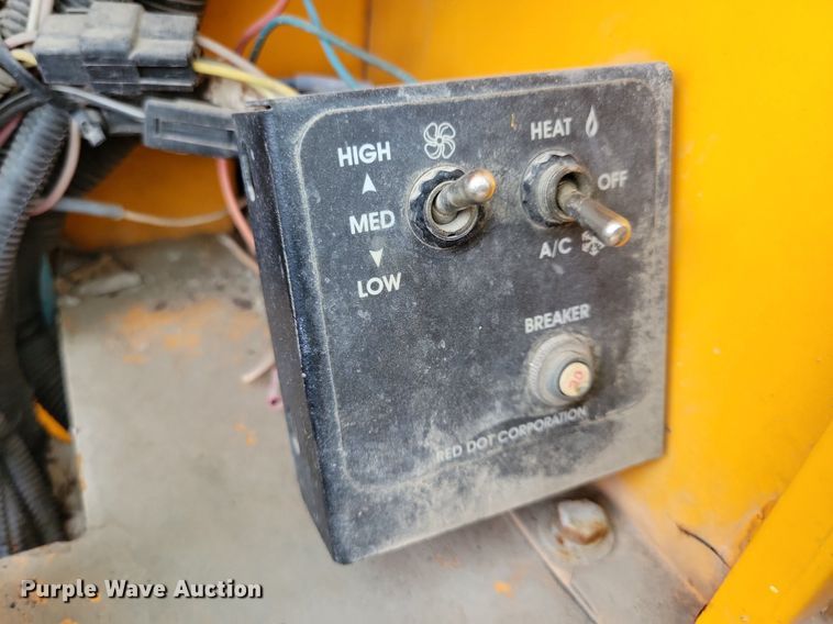 image for item JO9174 2009 Broderson RT-300-2E  crane