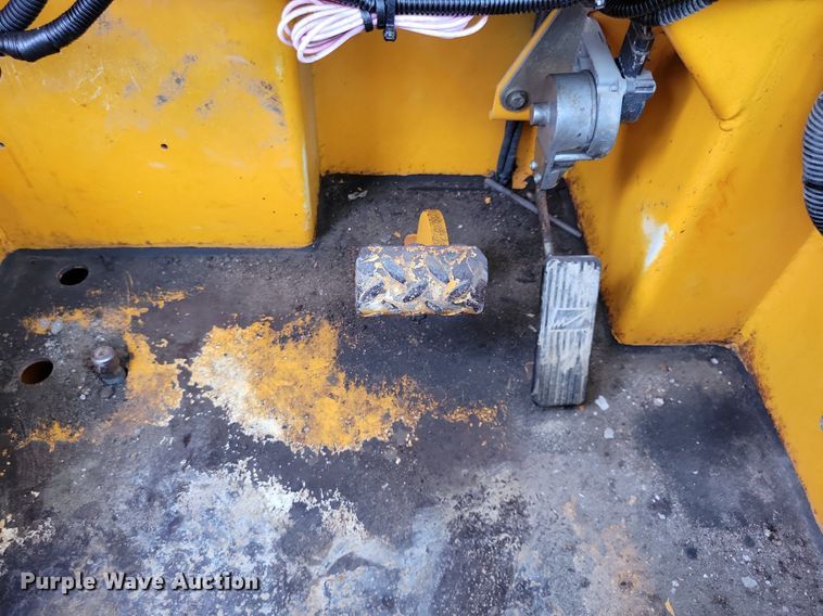 image for item JO9174 2009 Broderson RT-300-2E  crane