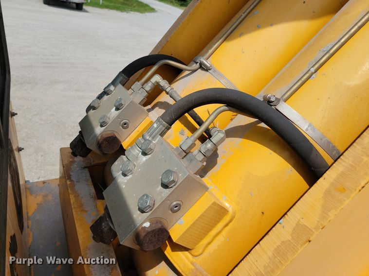 image for item JO9174 2009 Broderson RT-300-2E  crane