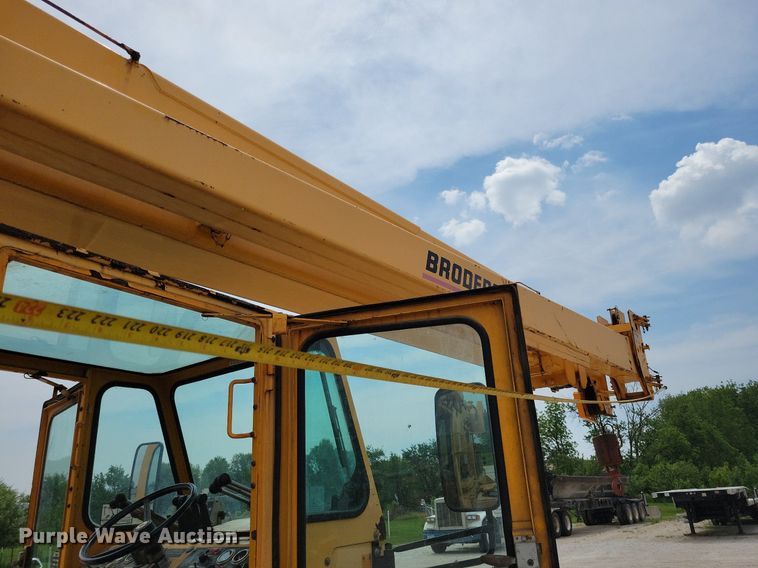 image for item JO9174 2009 Broderson RT-300-2E  crane