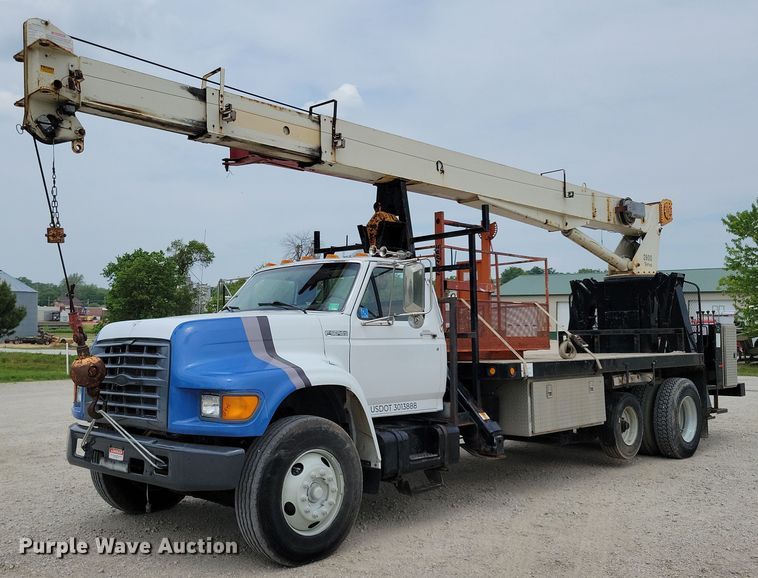 image for item JO9175 1999 Ford F800  crane truck