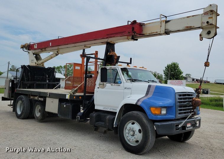 image for item JO9175 1999 Ford F800  crane truck