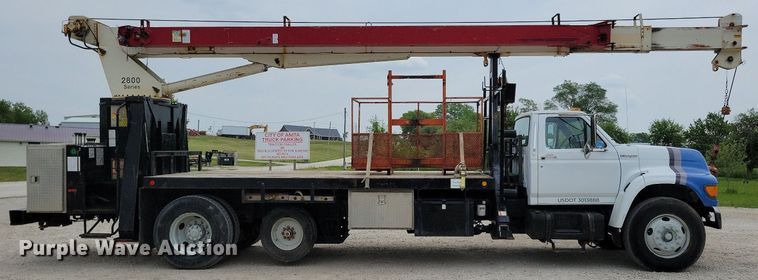 image for item JO9175 1999 Ford F800  crane truck