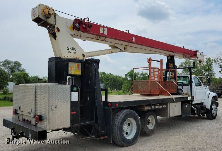 image for item JO9175 1999 Ford F800  crane truck