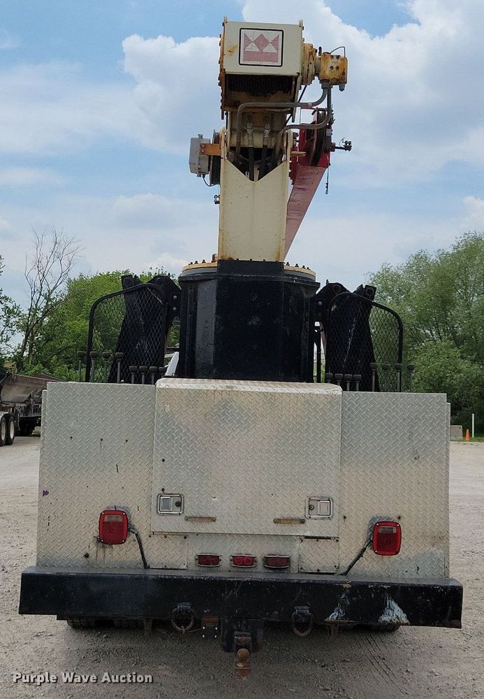 image for item JO9175 1999 Ford F800  crane truck