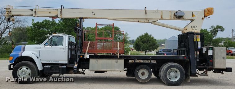 image for item JO9175 1999 Ford F800  crane truck