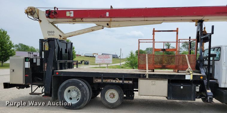 image for item JO9175 1999 Ford F800  crane truck