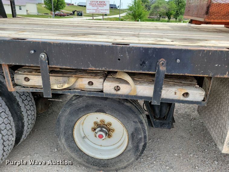 image for item JO9175 1999 Ford F800  crane truck