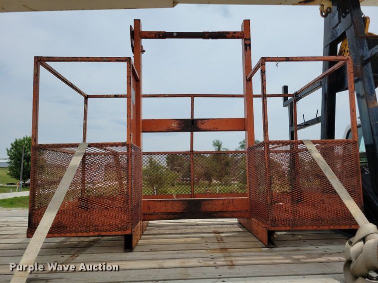 image for item JO9175 1999 Ford F800  crane truck