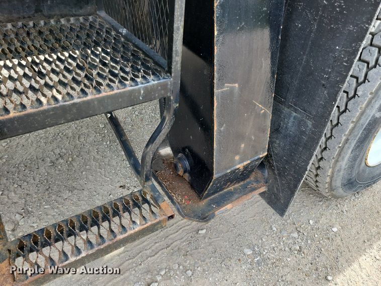 image for item JO9175 1999 Ford F800  crane truck