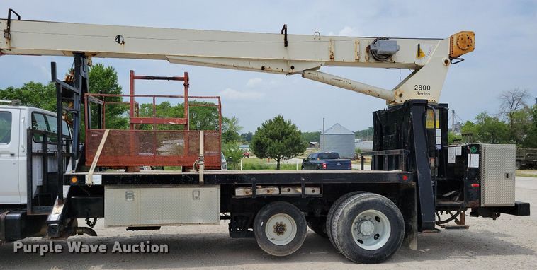 image for item JO9175 1999 Ford F800  crane truck