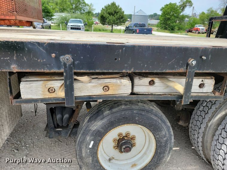 image for item JO9175 1999 Ford F800  crane truck