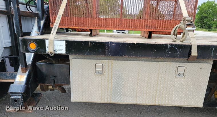 image for item JO9175 1999 Ford F800  crane truck