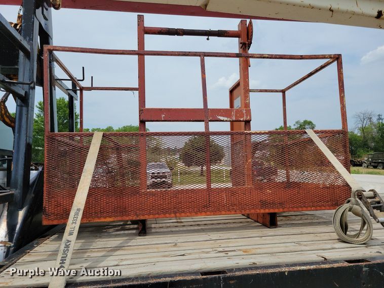 image for item JO9175 1999 Ford F800  crane truck