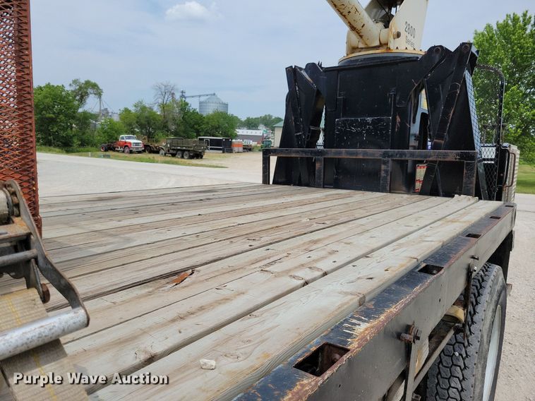 image for item JO9175 1999 Ford F800  crane truck