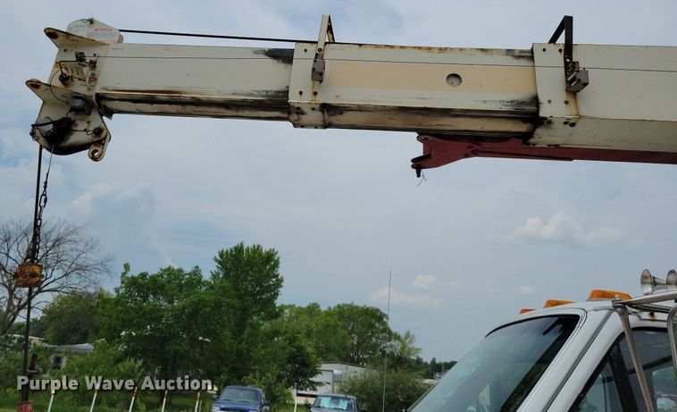 image for item JO9175 1999 Ford F800  crane truck