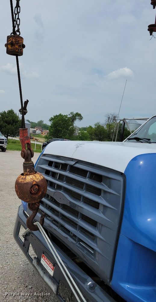 image for item JO9175 1999 Ford F800  crane truck