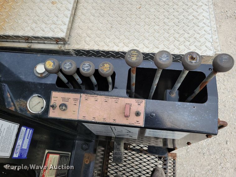 image for item JO9175 1999 Ford F800  crane truck