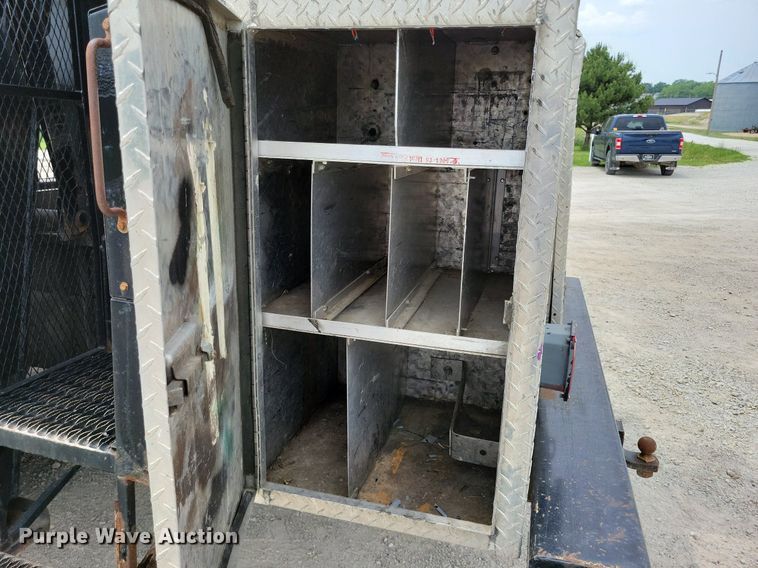 image for item JO9175 1999 Ford F800  crane truck