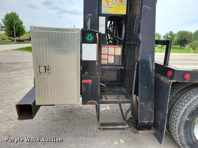 image for item JO9175 1999 Ford F800  crane truck