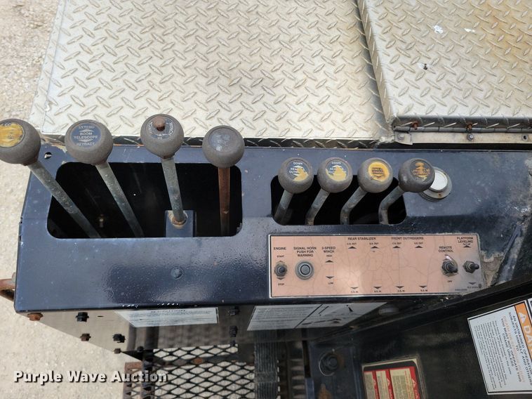 image for item JO9175 1999 Ford F800  crane truck