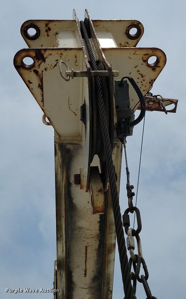 image for item JO9175 1999 Ford F800  crane truck