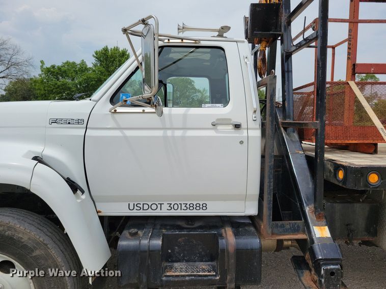 image for item JO9175 1999 Ford F800  crane truck