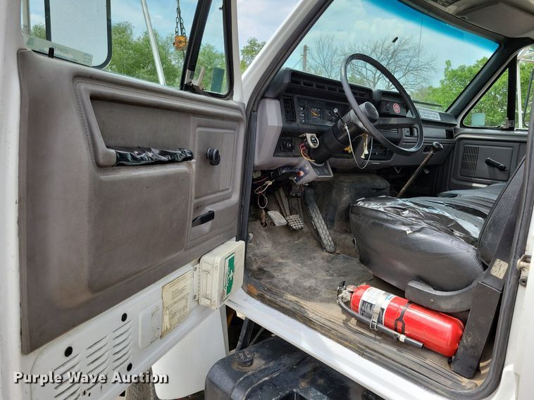 image for item JO9175 1999 Ford F800  crane truck