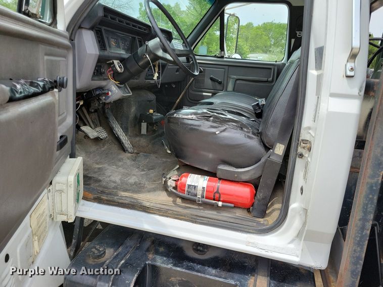 image for item JO9175 1999 Ford F800  crane truck