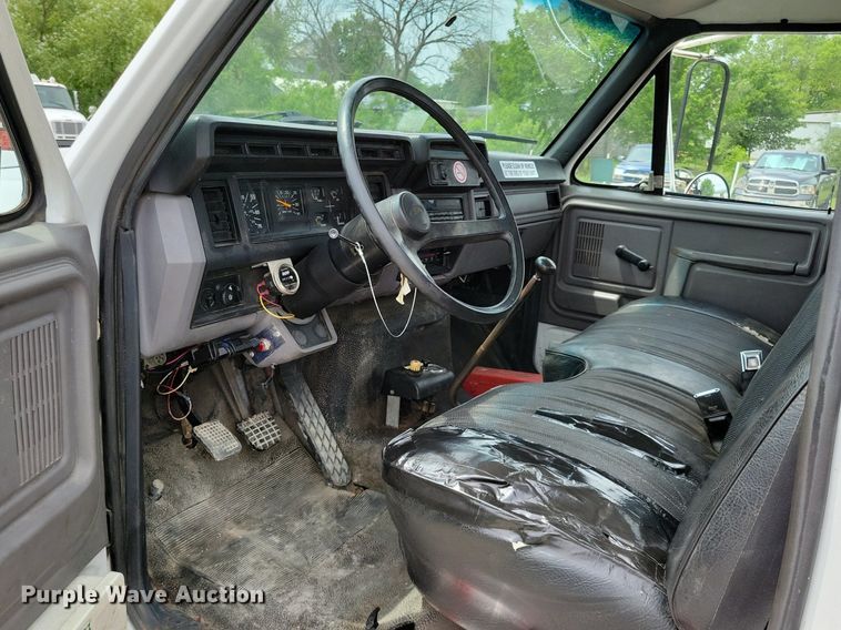 image for item JO9175 1999 Ford F800  crane truck