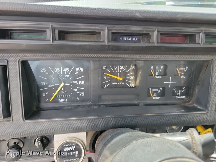 image for item JO9175 1999 Ford F800  crane truck