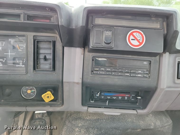 image for item JO9175 1999 Ford F800  crane truck