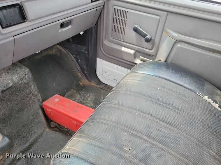 image for item JO9175 1999 Ford F800  crane truck