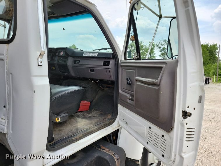 image for item JO9175 1999 Ford F800  crane truck