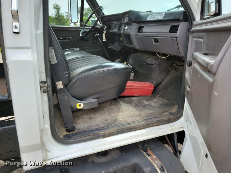 image for item JO9175 1999 Ford F800  crane truck